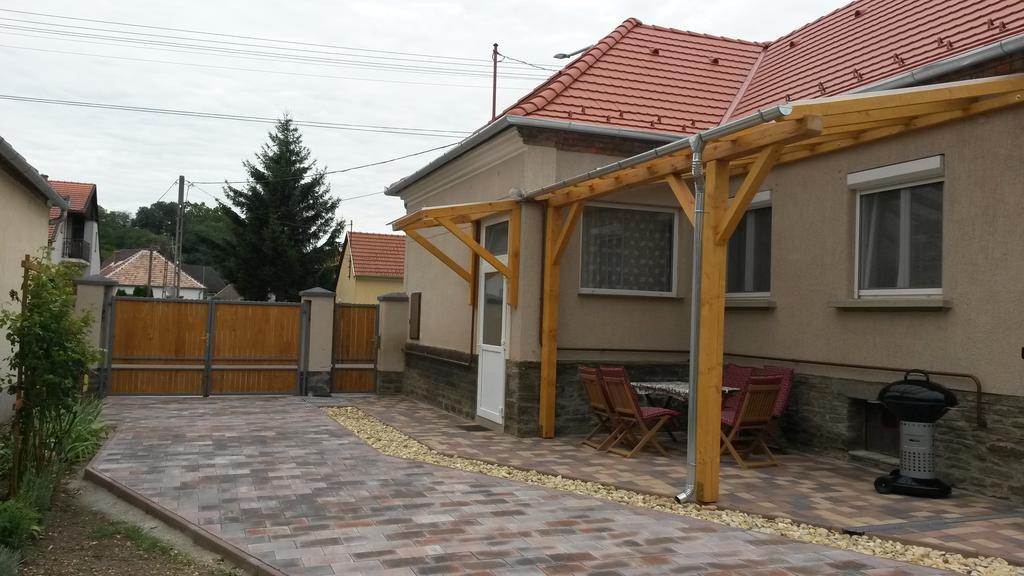Fagyoengy Apartment Sarvar Luaran gambar